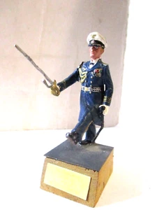 FIGURINE 55mm ALYMER OFFICIER DE LA KRIEGSMARINE DEFILANT ALLEMAGNE 1939 1945 - Imagen 1 de 3