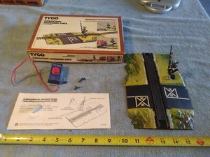 Tyco Operating Crossing Gate VTG - Picture 1 of 12