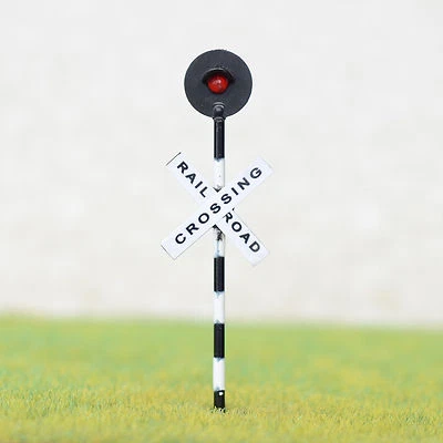 2 x HO Scale Railroad crossing signal light one target with flashing red led  - Image 1 of 4
