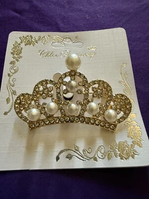 Broche Corona Accesorio Chloe Con Perlas Cristal Blanco Foto 1 de 4