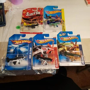 Mad Propz Lot of 5 NOS Hot Wheels Mattel Diecast Airplanes Stunt Crop Dusters - Picture 1 of 11