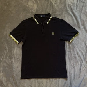 Fred Perry Poloshirt - Gr. M - Schwarz - sehr guter Zustand - keine Mängel - Bild 1 von 3