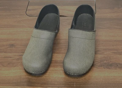 Sanita Original Danish  42  Smooth Professional  Clogs - Image 1 of 4