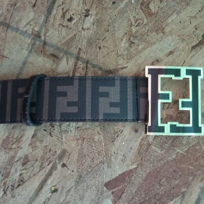 Cinturón de cuero marrón de diseño con hebilla 24 - 38  Foto 1 de 2