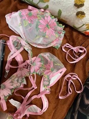 Floral Lingerie Set Bra Embroidered Belt Thongs Size L 14 - Image 1 of 4