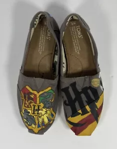Rare Hand Painted Harry Potter Toms Slip Ons Womens Size 6 - Picture 1 of 8
