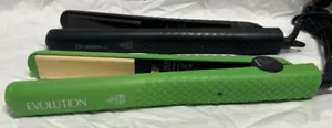 HERSTYLER/EVOLUTION CONFEZIONE DA 2 PZ FERRO PIATTO - (NERO/VERDE) USATO DELICATAMENTE - Foto 1 di 3