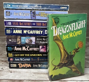 Lot 10 Anne McCaffrey VTG Paperback Books - Rare Titles! Pern, Acorna, Brainship - Imagen 1 de 19