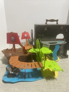 2006 Mattel Matchbox Pirate Ship Island Pack And Go Portable Carry Case - Picture 1 of 10