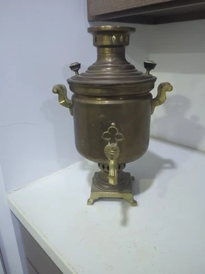 ¿Latón antiguo ruso? Pátina para quemar carbón Samovar  Foto 1 de 4