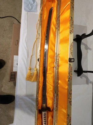 Katana Grabada Escorpión + Estuche Bordado de Seda + Bolsa de Espada de Seda + Soporte de 2 Espadas Foto 1 de 4