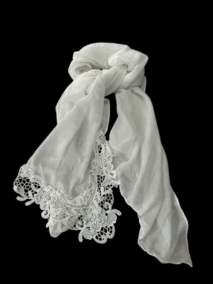 Xale cachecol vintage Al Multazima branco com renda – anos 1990–2000 - Imagem 1 de 4