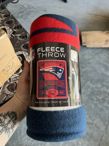New England Patriots Football NFL Fleece Throw Blanket 50 Inches X 60 Inches New Cover