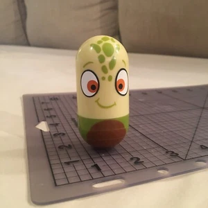Squirt #42 Disney Collectible Wobble Figure, Finding Nemo Kellogg Cereal Premium - Picture 1 of 6