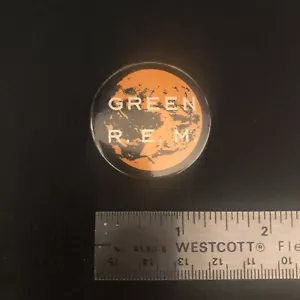 R.E.M.: Vintage grünes Album Pinback Button, 1988; rund, 11/2"; Top Zustand - Bild 1 von 2