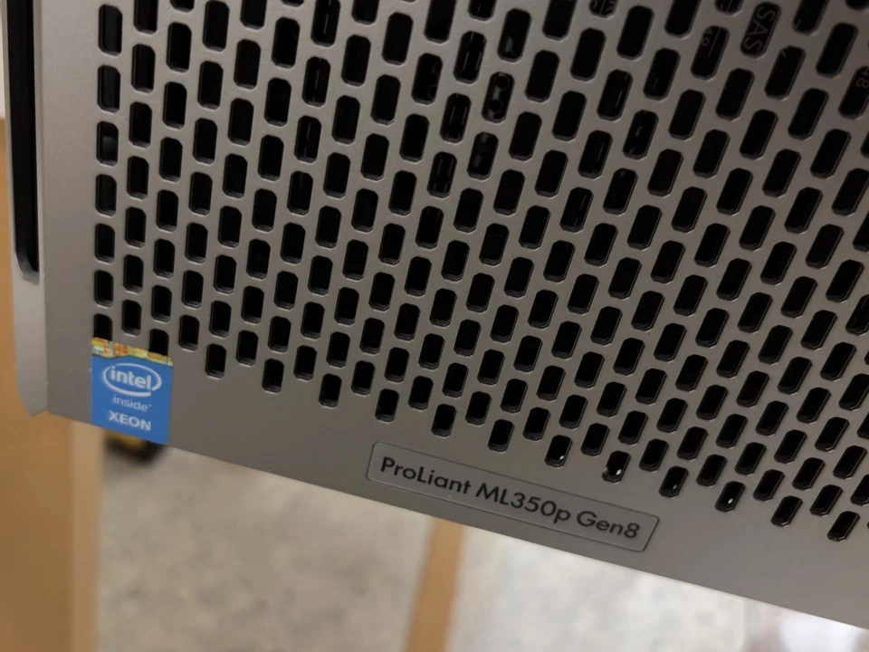 Server 12-bay HP ProLiant ML350p Gen8 Intel dual bi CPU (chassis + MB) LGA 2011 - Photo 1/4