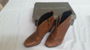 Tan coloured leather Valeria Grossi ankle boots 