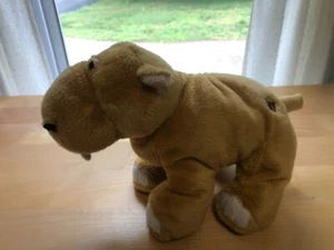 Juguete de peluche TOTALMENTE Mud Hippo 9 1/2" x 6 1/2" logotipo bordado - Imagen 1 de 15