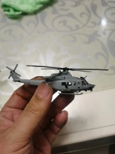 Hand-made 1/144 US UH-1Y Venom helicopter finished model - Picture 1 of 4
