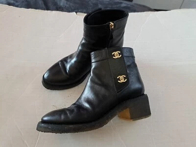香奈儿 CC Turn 锁黑色皮革短踝靴 38.5 码罕见尺寸 — 第 1/4 张图片