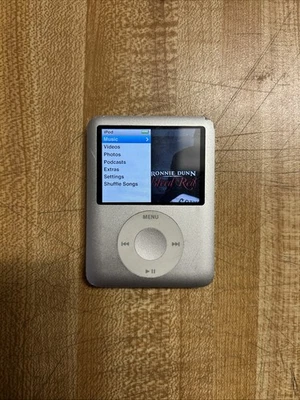Apple iPod Nano 3rd Generation - 4GB Silver - Image 1 of 3