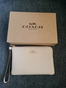 New Coach Chalk White Corner Zip Wristlet Wallet With Box And Tag - Picture 1 of 5