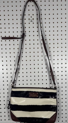Bolso Bandolera Kate Spade Penn Valley Amy Pequeño Patente Rayas Cartera Foto 1 de 4