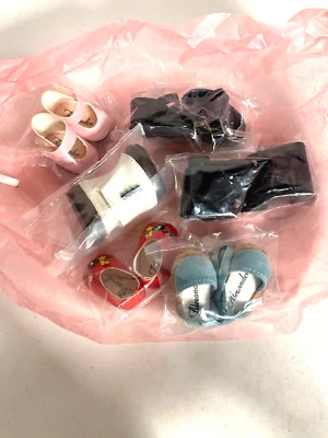 Madame Alexander Self Standing Shoe Pack 32410 - Image 1 of 4