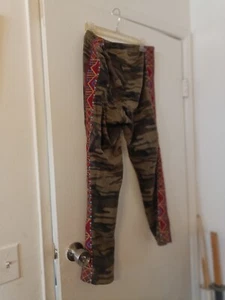 JOHNNY WAS GREEN LEGGING SIZE LARGE - Picture 1 of 7