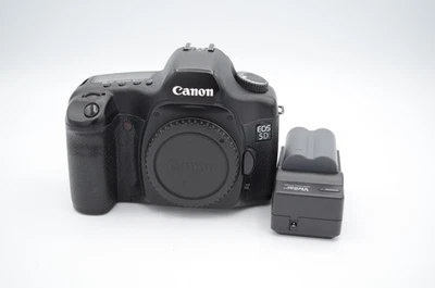 Cuerpo de cámara réflex digital Canon EOS 5D {12,8 MP} con batería y cargador (para piezas/reparación) Foto 1 de 4