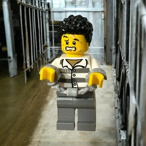LEGO Prisoner Minifig City Town Minifigure Jail Police Handcuffed - Picture 1 of 6