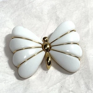 VINTAGE Signed TRIFARI White Molded Glass Butterfly Pin Gold Tone 1.5" - Picture 1 of 7