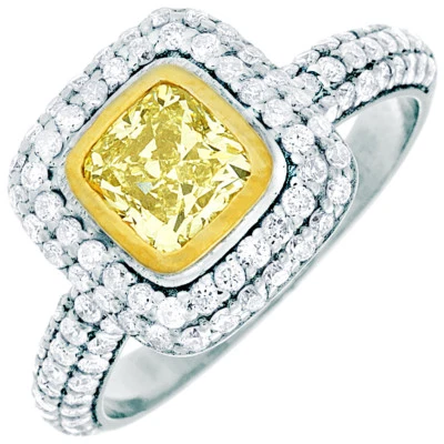 Anillo de compromiso de diamantes talla cojín de 2,70 quilates amarillo intenso de oro de 18 k de GIA Foto 1 de 4