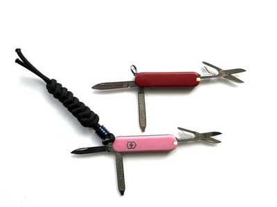 Par de 2 Victorinox Classic SD 58mm Clásico Rojo Y Sexy Rosa Con Cordón Foto 1 de 2