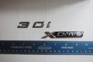 BMW 30i X-Drive 2008-2013 emblema letras de fábrica - Imagen 1 de 4