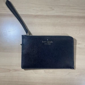 Kate Spade Staci Med L Zip Wristlet In Black Saffiano Leather R00134 NWOT - Picture 1 of 7