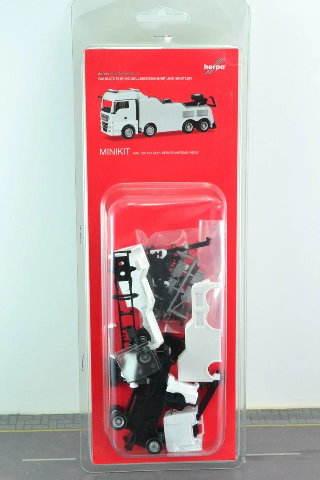 Herpa 013574 MAN TGX XLX Wrecker - Tow Truck  KIT 1:87 HO Scale  - Image 1 of 1