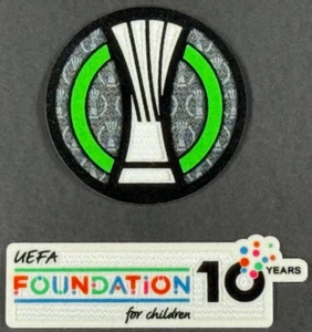 JUEGO DE PARCHES OFICIALES DE LA FINAL DE LA LIGA DE LA CONFERENCIA DE LA UEFA 2025 CHELSEA VS BETIS - Imagen 1 de 2