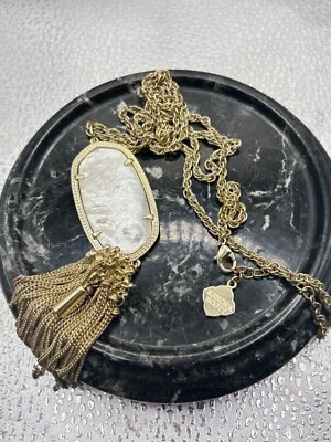 Kendra Scott 金色长项链带珍珠母吊坠和链饰 — 第 1/4 张图片