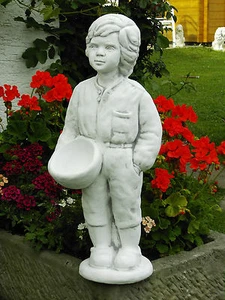 BLUMENFIGUR - JUNGE mit Korb, Pflanztrog, Pflanzschale(handgem. STEINFIGUR) - Bild 1 von 5