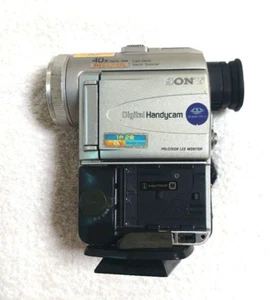 Sony Handycam DCR-PC100 Camcorder MiniDv Video Camera Japan Silver recorder - Picture 1 of 7