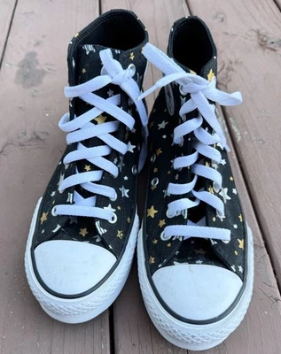 CONVERSE CHUCK TAYLOR NEGRO CON ESTRELLAS DORADAS Y BLANCAS TALLA 3 Foto 1 de 4