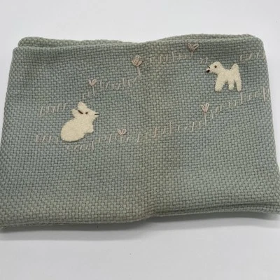 Винтажное сине-зеленое тканое фетровое детское одеяло с ручной вышивкой с кроликом и собакой - Изображение 1 из 4
