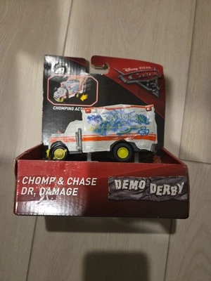 Disney Pixar Cars 3 DR. DAÑOS Chomp & Chase Ambulancia Demo Derby Nuevo en caja Foto 1 de 4