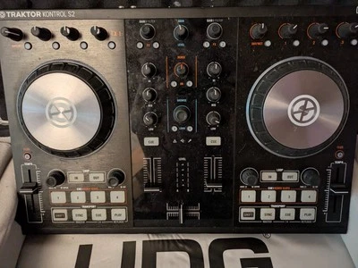 Native Instruments Traktor S2 MK2 - Bild 1 von 4