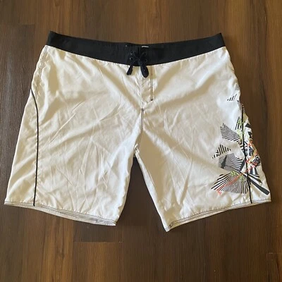 Old Navy Mens White/Black Board Water Trunks Size XXL 100% Polyester W/ Pocket - Image 1 of 4
