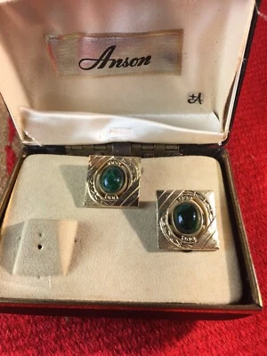 VINTAGE ANSON MEN'S GOLD TONE WITH AMAZING GREEN STONE CENTER CUFFLINKS Og Box ! - Image 1 of 4