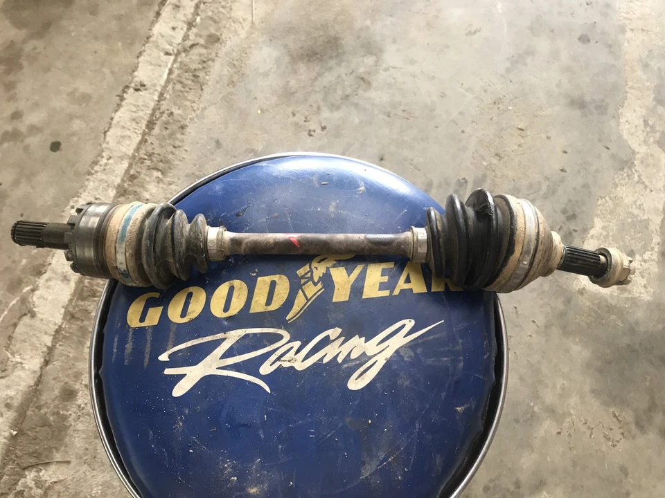 Brute Force 750 2005 eje delantero  Foto 1 de 1