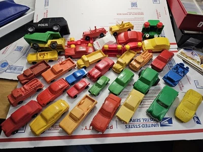 LOTE 36 PIEZAS COCHES DE GOMA EUROPEOS DE COLECCIÓN CON CAMIÓN ALEMANIA SUECIA FINLANDIA NORUEGA Foto 1 de 4