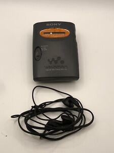 Sony SRF-59 FM/AM Walkman Stereo Radio with Sony Headphones